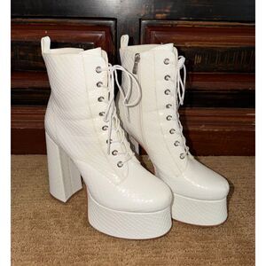Women's platform white ankle boots 9.5 Chunky heel animal snake skin zip lace up